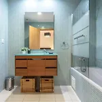 Privilege Wanseta With Rooftop Pool, Village Marina - דירה *