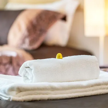 Privilege Wanseta With Rooftop Pool, Village Marina - דירה