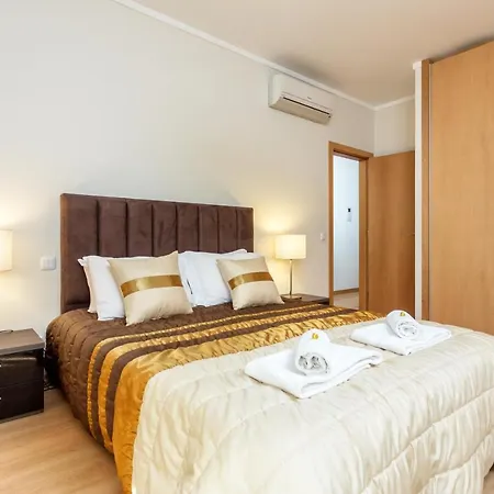 Privilege Wanseta With Rooftop Pool, Village Marina -