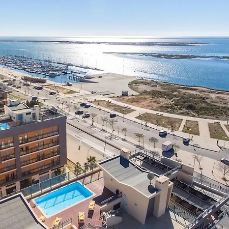 Apartment Privilege Wanseta With Rooftop Pool, Village Marina -
